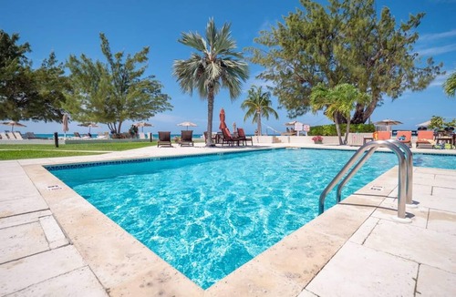 Seven Mile Beach Apartment | Garden View Unit at Plantana Condominiums