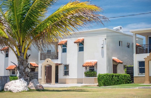 Portmore House | Gated Beachfront House - 10 Minutes from Kingston