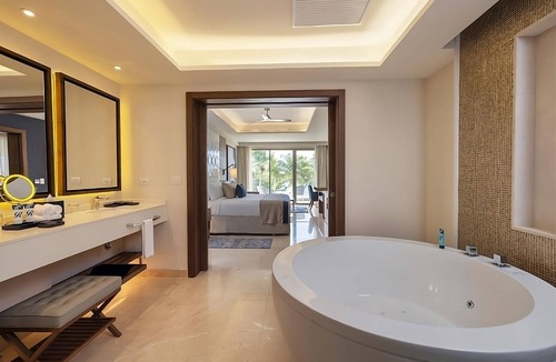 Morne Rouge House | Get Ready for Blissful Getaway! Spacious and Oceanfront 1BR Suite, Outdoor Pool!