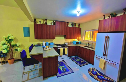 Runaway Bay Villa | Getaway in Runaway Bay!