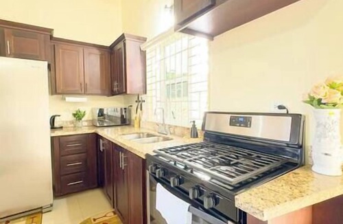 Falmouth Villa | Girls Trip ! Stay, Play and Eat $29PP