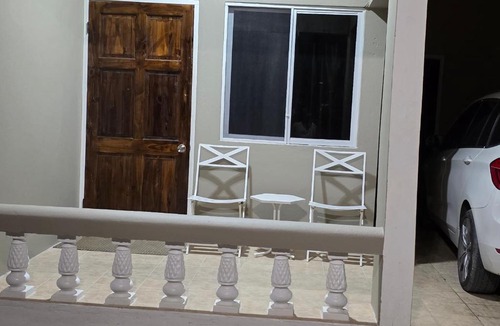 Happy Grove House | Gloria's Estate