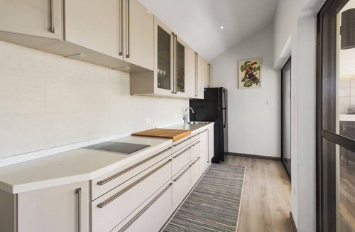 Gold Coast Condo | Gold Coast Luxury 4-bed condo 194H