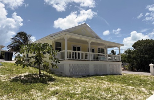 Spanish Wells House | Golden Hour: Sunset views, beach access, and park picnics in perfect proximity.