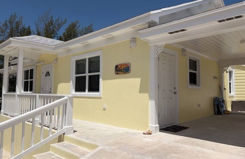 Spanish Wells House | Golden Hour: Sunset views, beach access, and park picnics in perfect proximity.