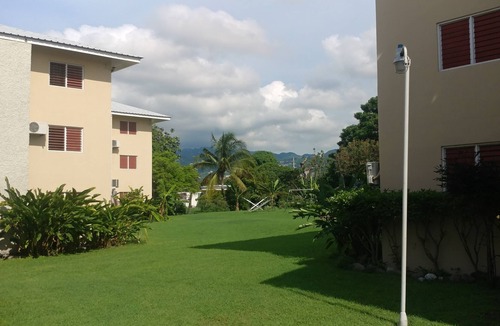 Camperdown Apartment | Grove Park Chill Spot.24 hrs security