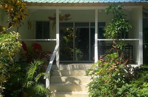 Urbanizacion Tavarez House | Guest-friendly bungalow with pool in tropical garden, near all
