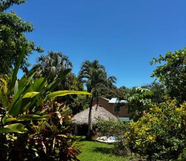 Cabrera Ski Chalet | Guesthouse in tropical villa with gorgeous garden
