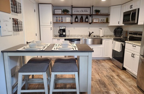Broadmoor Apartment | Haney Hideaway