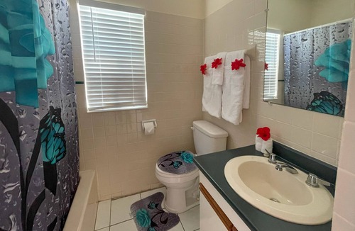 Belmont Apartment | Harbourview Apartments – Where Breathtaking Views Meet Island Comfort.