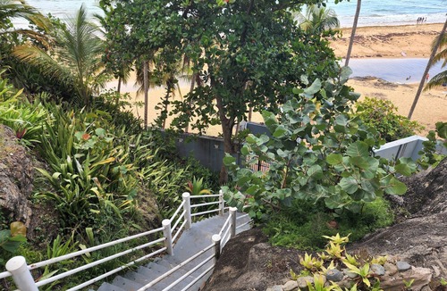 La Pared Apartment | Hermoso apartamento con A/C en zona costera en Luquillo