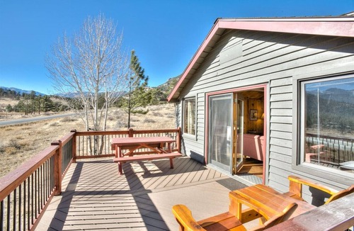 Estes Park Cabin | High Drive- So Close to the RMNP Entrance less than 5 Minute Drive