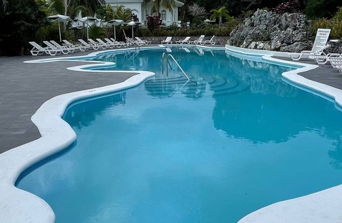 Port Antonio Apartment | Hike to the peak of Jamaica's highest mountain range! 4 Suites w/Parking & BFast