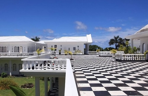 Port Antonio Apartment | Hike to the peak of Jamaica's highest mountain range! 4 Suites w/Parking & BFast