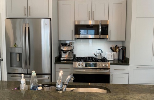 Hope Town House | Hilltop-Serene Oasis with Breathtaking Views. Dock slip available.