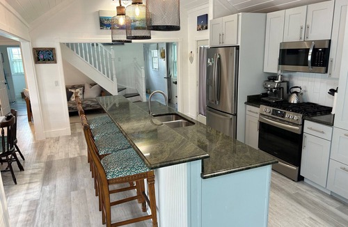 Hope Town House | Hilltop-Serene Oasis with Breathtaking Views. Dock slip available.