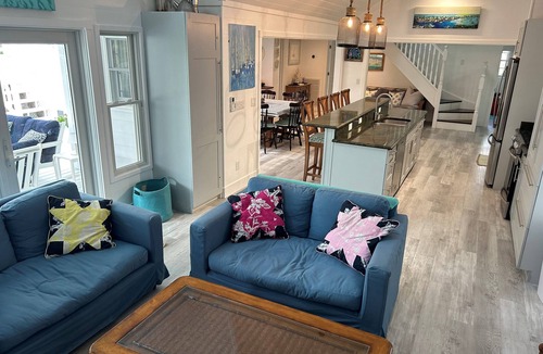 Hope Town House | Hilltop-Serene Oasis with Breathtaking Views. Dock slip available.