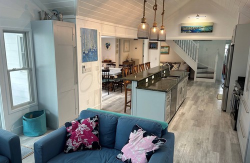 Hope Town House | Hilltop-Serene Oasis with Breathtaking Views. Dock slip available.
