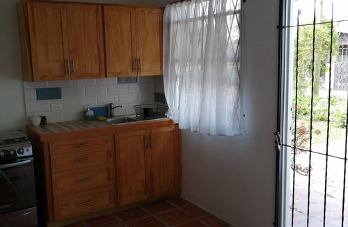 Navy Gardens Apartment | Holiday apartment 7 minutes walk to the stunning south coast of Barbados.
