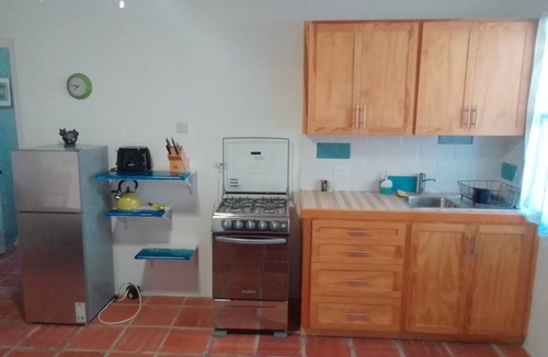 Navy Gardens Apartment | Holiday apartment 7 minutes walk to the stunning south coast of Barbados.