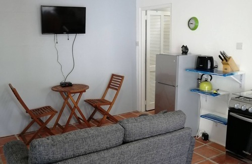 Navy Gardens Apartment | Holiday apartment 7 minutes walk to the stunning south coast of Barbados.