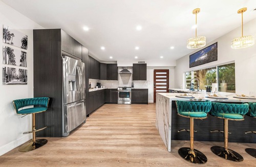 Hollywood House | Hollywood Hideaway - Central to Famous Hot Spots -3Bedrooms -4Beds, 3Full Baths