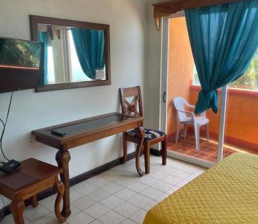 San Pedro Hotel | Hotel Spindrift & Golf Cart Rental