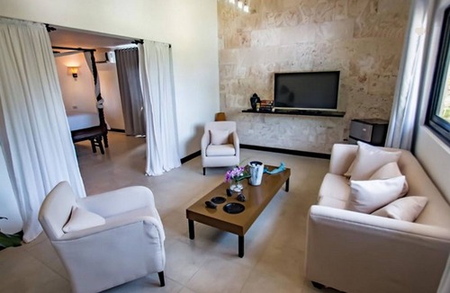 Cabarete Hotel | Hotel suite in luxury resort, snooker table, pool, jacuzzi, meals available