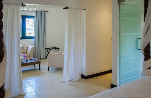 Cabarete Hotel | Hotel suite in luxury resort, snooker table, pool, jacuzzi, meals available