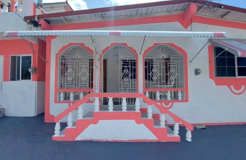 Port Morant House | House - Sleeps 4 - Patio - Parking