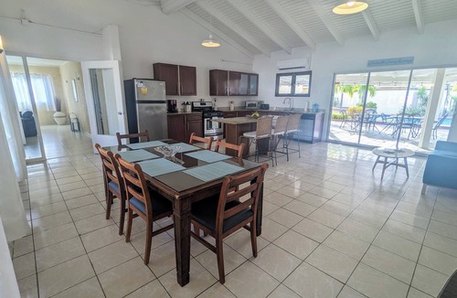 Palm Beach Villa | Huge 5BR Villa, Private Pool & Swim-Up Bar. 15 min. Walk to Palm Beach & Casinos