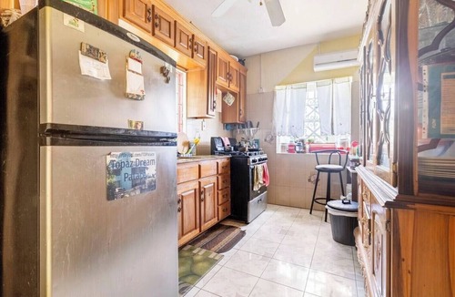 Mount Salem House | Hummingbird Room in Guest Home: WiFi, Hot Water AC Montego Bay Live-in Hosts