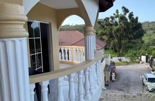 Stewart Town House | Huntley Mansion2-Sleeps 16