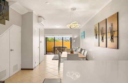 Gold Coast House | Incredible house in Gold Coast with private jacuzzi NEW REMODELING