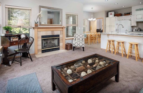 Beaverton House | Incredible Suburban Escape, Open Floor Plan With Wooded Patio, Pet Friendly, Close 2 Vineyards
