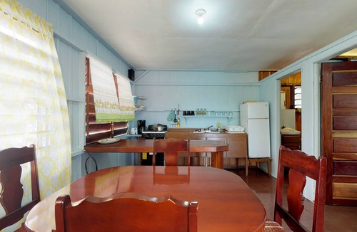Placencia Cabin | Inviting Renovated Cabana w/WiFi - Walk to Shops, Restaurants, and the Beach