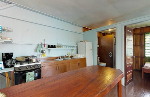 Placencia Cabin | Inviting Renovated Cabana w/WiFi - Walk to Shops, Restaurants, and the Beach
