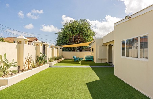 Ponton Apartment | IslaRita Stays - 2 bedroom apartment close to Eagle Beach!