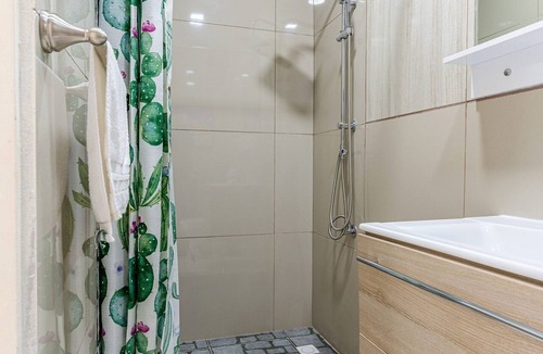 Punto de Oro Apartment | IslaRita Stays - Bright Studio, 8 min to Eagle Beach (Apt 5)