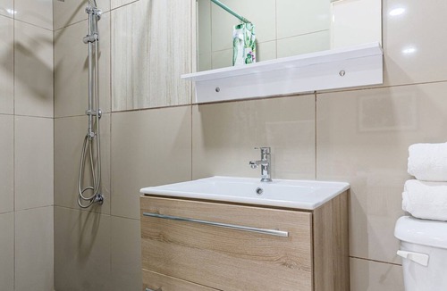 Punto de Oro Apartment | IslaRita Stays - Bright Studio, 8 min to Eagle Beach (Apt 5)
