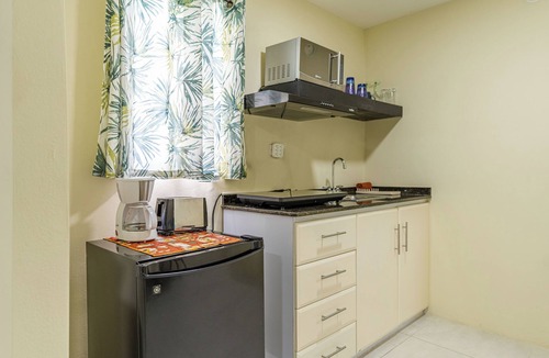 Ponton Apartment | IslaRita Stays - spacious studio near Eagle Beach
