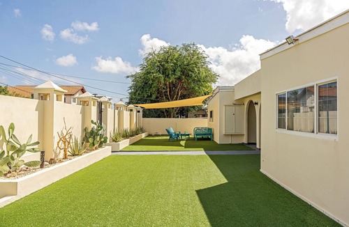 Ponton Apartment | IslaRita Stays - spacious studio near Eagle Beach
