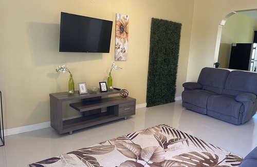 Falmouth Apartment | Keko stays is a modern two bedroom apartment located in the popular Duncans hill