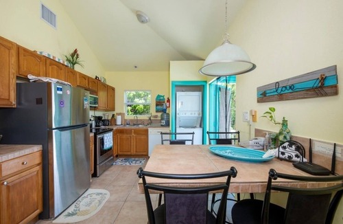 Rainbow Bay House | Key Lime Cottage 2 Bedroom Home