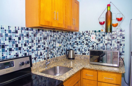 Camperdown Apartment | Kingston Guest Apt at Oakland