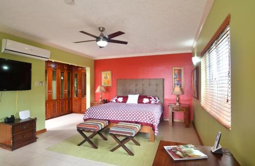 Mona Apartment | Kingston Vacation Rentals at The Romantic Log Cabin in Kingston