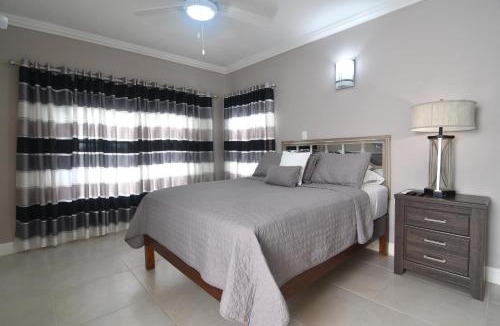 Saint Andrew Apartment | Kingston Vacation Rentals at Ravinia - Private One Bedroom Apartment