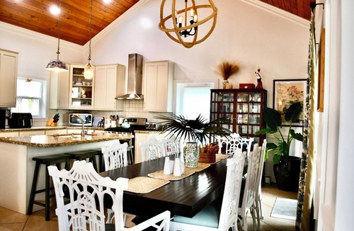 Hope Town House | Kokomo Cay - Luxurious Home Near the Beach, with Spectacular Ocean Views