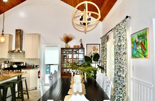 Hope Town House | Kokomo Cay - Luxurious Home Near the Beach, with Spectacular Ocean Views