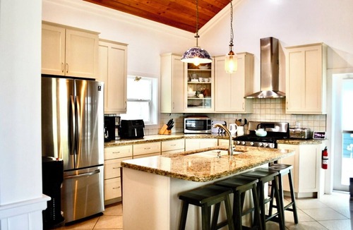 Hope Town House | Kokomo Cay - Luxurious Home Near the Beach, with Spectacular Ocean Views